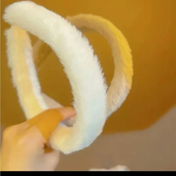 54-Piece Hair Accessory Set in Neutral Tones
0206 - Picture 2 of 5